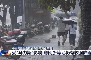 加克波中路推进横传！阿诺德跟进一脚爆射击中横梁！